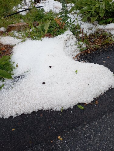 Μέσα Ποταμοί, Χαλάζι