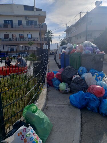 Παιδική χαρά, σκουπίδια