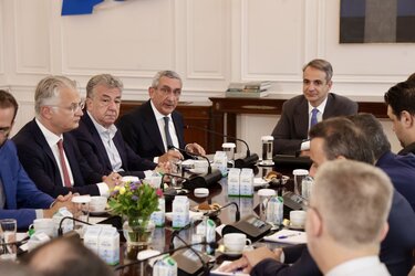 Μητσοτάκης, Αρναουτάκης