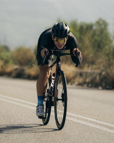 Ο παραολυμπιονίκης Νίκος Παπαγγελής κάνει τον γύρο της Κρήτης με το ποδήλατο