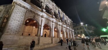 H φωταγώγηση της Λότζια για τον ΟΦΗ