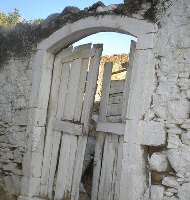 Φουρνοφάραγγο, Πόρτα