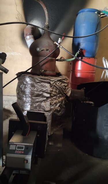 Χειροπέδες για το παράνομο αποστακτήριο – συσκευαστήριο αλκοολούχων ποτών