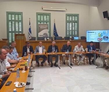 Κρήτη, Πελοπόννησος, Αεροπορική σύνδεση