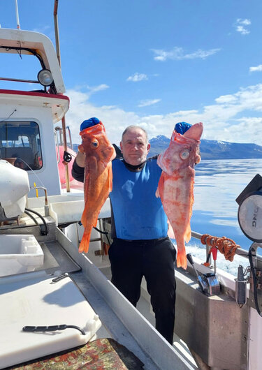 Ο Γιάννης Αρελάκης, ένας από τους πρώτους Έλληνες που πήραν την ισλανδική υπηκοότητα, τον καιρό που ήταν καπετάνιος στην ψαρότρατά του.