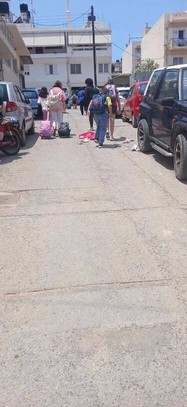 Σκουπίδια, Δημοτικό Σχολείο