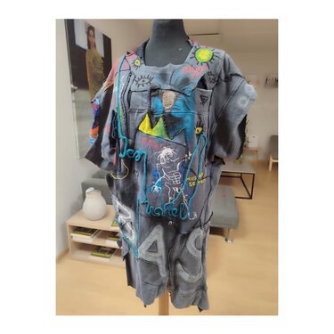 Εγκαίνια έκθεσης μόδας, Φόδελε