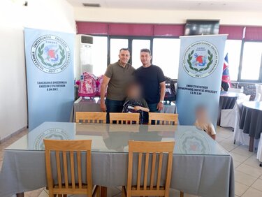 Δωρεά σχολικών ειδών από την Ενωση Στρατιωτικών ΠE Ηρακλείου