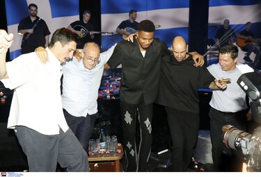 Το γλέντι της «χάλκινης» Εθνικής στα μπουζούκια (photos & videos)