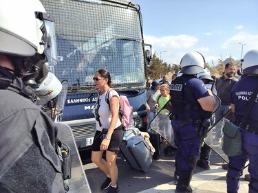 Τουρίστες, Μπλόκο, Αστυνομία