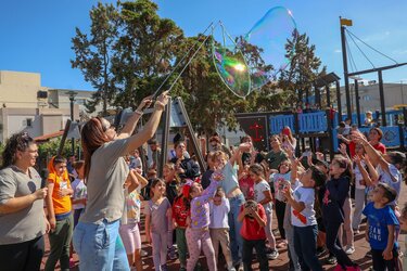 Εγκαίνια της νέας παιδικής χαράς στην Πλατεία Μιχαήλ Κατσαμάνη στο Γάζι