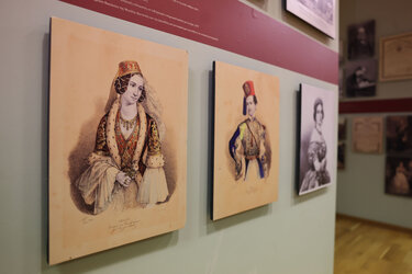 Έκθεση, Εγκαίνια