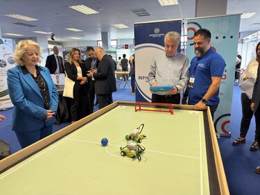 Σταύρος Αρναουτάκης από τα «Innodays 2025» «Δέσμευση μας ο εξοπλισμός όλων των Δημοτικών Σχολείων της Κρήτης με κιτ ρομποτικής εντός τριετίας» Παραδόθηκαν τα πρώτα 300 κιτ για τις ανάγκες 150 Δημοτικών Σχολείων