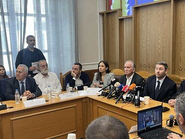 Ανδρουλάκης, Σύσκεψη