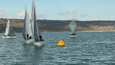 ιστιοπλοΐα j24