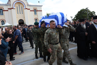 Κηδεία φέρετρο Ραφαήλ