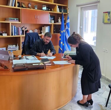 Δήμος Μαλεβιζίου, Συμβάσεις