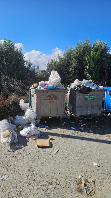 σκουπίδια Δαφνές