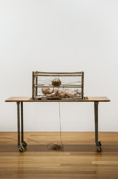 Η Λυδία Δαμπασίνα παρουσιάζει την έκθεση "Red Line, Κόκκινη γραμμή, Ligne rouge" 