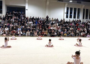 Χριστουγεννιάτικη Επίδειξη Ρυθμικής Γυμναστικής του Α.Σ. «Ρυθμός» – Έμπρακτη στήριξη του Δήμου Αγίου Νικολάου με προμήθεια ειδικού τάπητα στο Κλειστό Σχολικό Γυμναστήριο