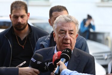 Αρναουτάκης, Σύσκεψη, Αθήνα