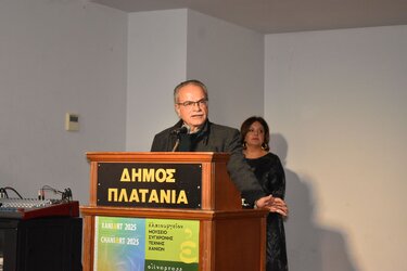 «Πραγματοποιήθηκαν τα εγκαίνια της Έκθεσης Σύγχρονης Τέχνης «Μίκης Θεοδωράκης (1925–2021): Ο Άνθρωπος, ο Μουσικός, ο Πολιτικός, ο Επαναστάτης…» στο Πολύκεντρο Βουκολιών, του Δήμου Πλατανιά