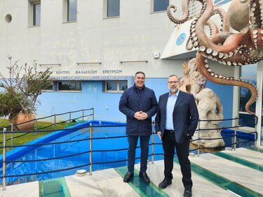 Χριστουγεννιάτικη ξενάγηση από την Περιφέρεια Κρήτης στο Ενυδρείο Κρήτης για παιδιά που νοσηλεύονται