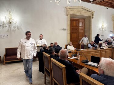 Έκπληξη δημοτικό γλυκά