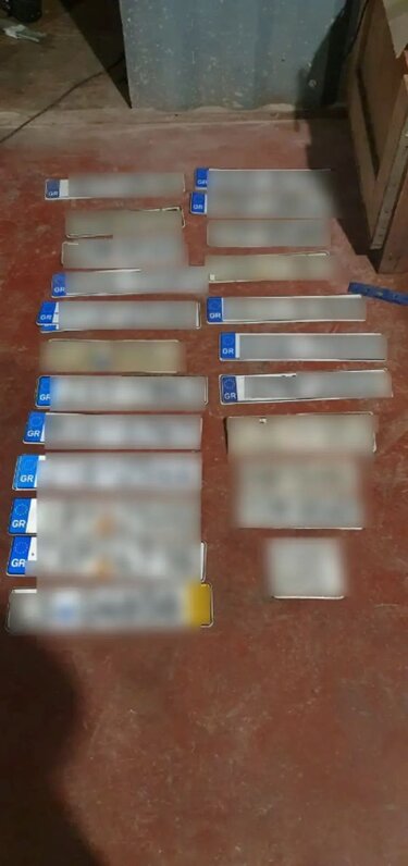 Καλύβια πινακίδες