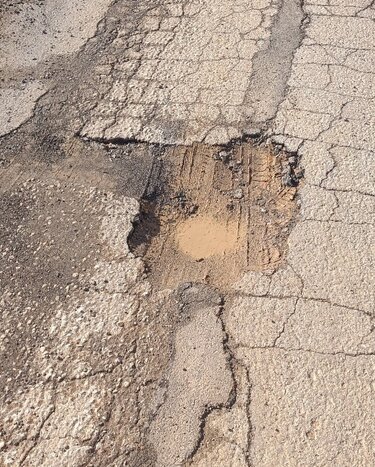 Πλατεία Σινάνη Λακκούβες1