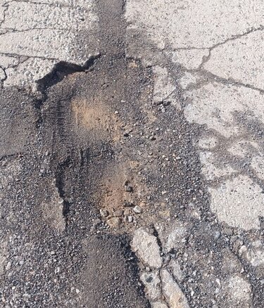 Πλατεία Σινάνη Λακκούβες2