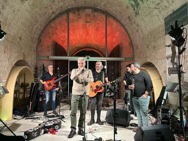 Στην πύλη Ιησού ο Δήμαρχος Ηρακλείου για τη συναυλία του Μάνου Παπαδάκη στο πλαίσιο των εκδηλώσεων «Χριστούγεννα στην Πόλη 2025» 