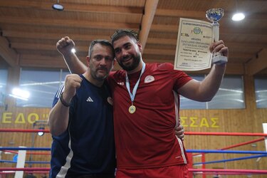 Πρωταθλητής Ελλάδος Πυγμαχίας ο Στελιος Τζωρτζινακης με την σφραγίδα του Προπονητη Νίκο Σαμψων