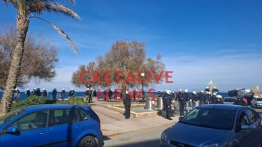 κόσμος ΜΑΤ παραλιακή