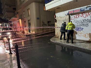 Ηράκλειο: Πτώση τμήματος της στέγης στο μέγαρο Κοθρή – Αποκλείστηκε η οδός Επιμενίδου φωτογραφία 1