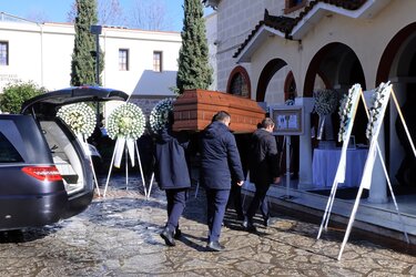 Βιολάντα, Κηδεία, Ελένη Κατσαρού