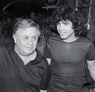 Μάνος Χατζιδάκις, Νίκος Κυπουργός, Μουσικός Αύγουστος