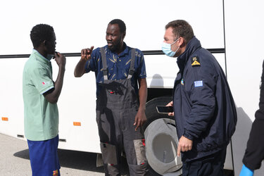 Μετανάστες, Καλοί Λιμένες