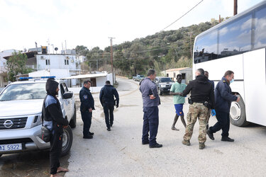 Μετανάστες, Καλοί Λιμένες