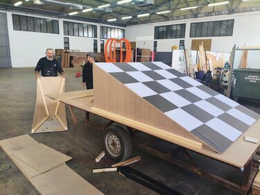 "Παίξε, γέλασε, έλα και παρέλασε": Πυρετώδεις προετοιμασίες για το μοναδικό Καρναβάλι Αρκαλοχωρίου