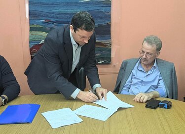 Κλειστό Μενεγάκης υπογραφή