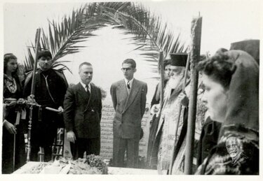 Ο Σοφοκλής Βενιζέλος και o ανιψιός του, Ελευθέριος, στο μνημόσυνο του Ελευθερίου Βενιζέλου στα Χανιά, 1949.