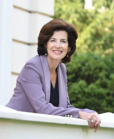 Η Γαλλίδα πρέσβειρα Laurence Auer