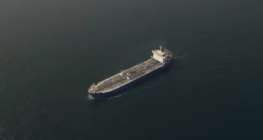 Η Ρωσία προειδοποιεί για τους κινδύνους που συνεπάγεται το κλείσιμο του Στενού του Ορμούζ για τη μεταφορά του πετρελαίου