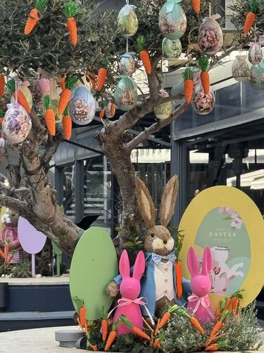 Talos Plaza, Πάσχα