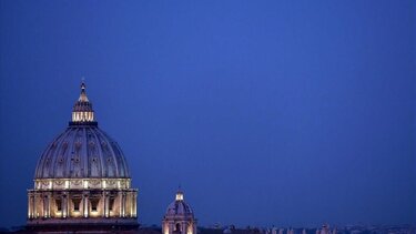 Βατικανό: Λευκός καπνός στην καπέλα Σιξτίνα στην 4η ψηφοφορία
