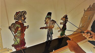 “Αχ! αυτή η γυναίκα σου” με τον Γιουβάν και το Θέατρο Σκιών Κρήτης