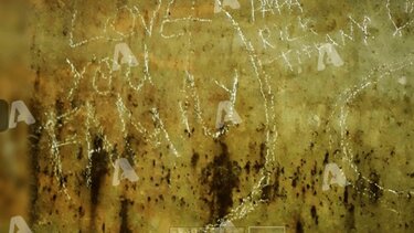 O Γάλλος χορευτής χάραξε τα ονόματα των δολοφόνων ενώ αργοπέθαινε στη δεξαμενή