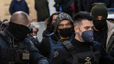 Αποδοκιμασίες για τον 46χρονο που ξυλοκόπησε άγρια την σύντροφό του στην Αργυρούπολη