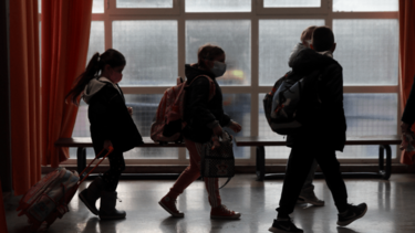 Πώς θα γίνεται η επιστροφή των μαθητών μετά από νόσηση – Τι ισχύει μετά την επαφή με κρούσμα